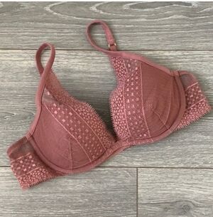 🩷💜Incredible By VS lightly Lined Lace Plunge Bra 36DD